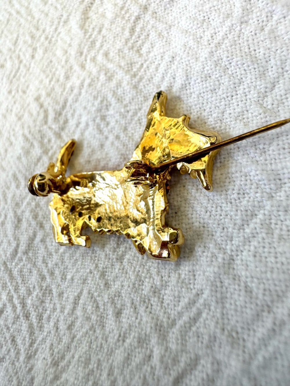 Brooch - Scottie Dog. Gold Tone with Red Enamel and Clear Rhinestones. Like New! - Picture 4 of 11